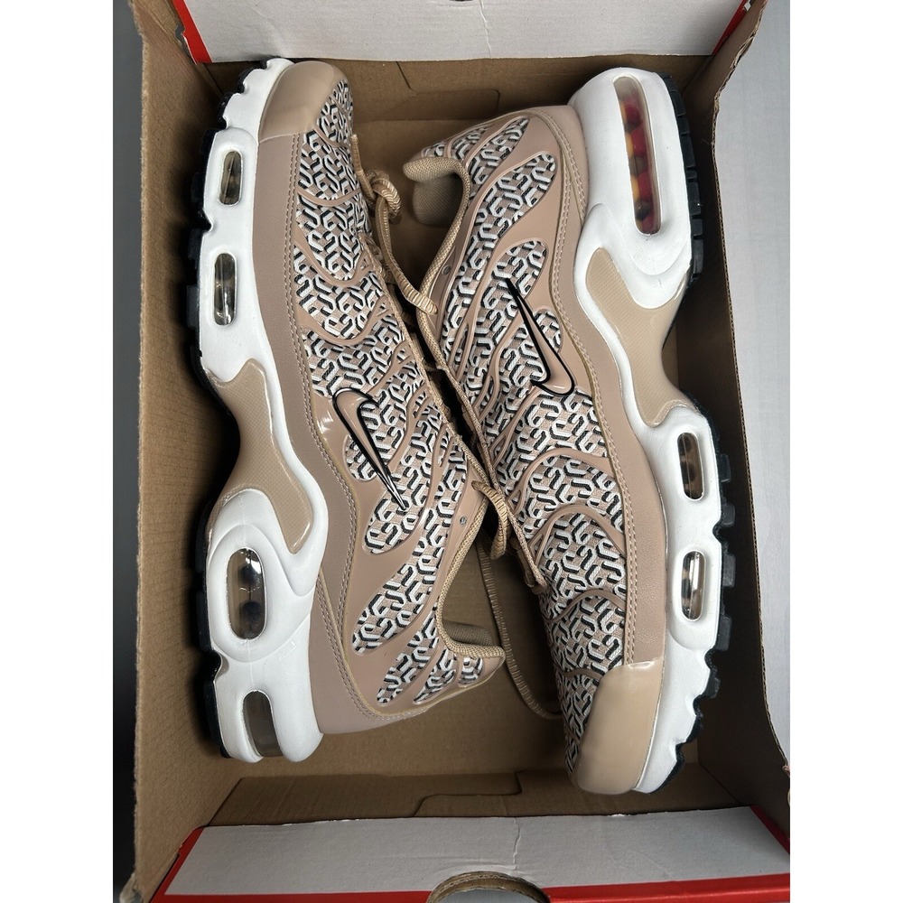 Nike Air Max Plus United in Victory Womens - Size 12 - FB2557 200 - New/No Lid